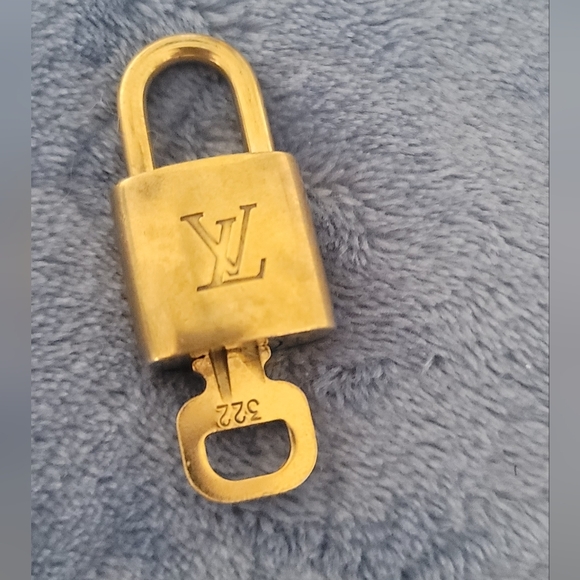Louis Vuitton Brass Padlock & Key 322 - Picture 1 of 4